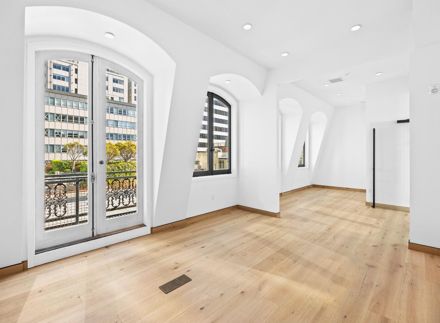 Suite 414 open office area